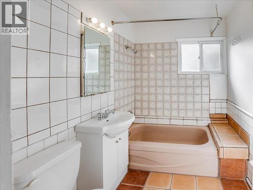 2172 Second Avenue, Trail, BC - Indoor Photo Showing Bathroom