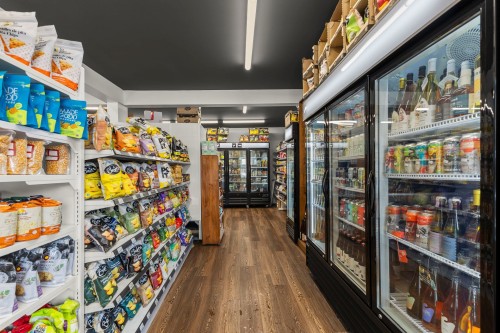 Commerce - 180 Rue Non Disponible-Unavailable, Waterloo, QC - Indoor With Storage