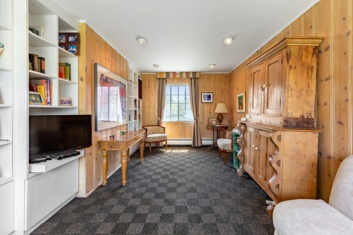 Salle familiale - 1765 Ch. Caledonia, Mont-Royal, QC - Indoor
