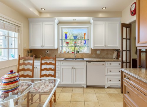 Cuisine - 1765 Ch. Caledonia, Mont-Royal, QC - Indoor Photo Showing Kitchen With Double Sink