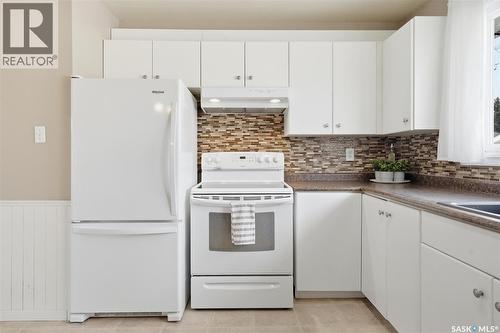 17 Malta Crescent, Saskatoon, SK - Indoor Photo Showing Kitchen