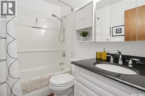 17 Malta Crescent, Saskatoon, SK - Indoor Photo Showing Bathroom