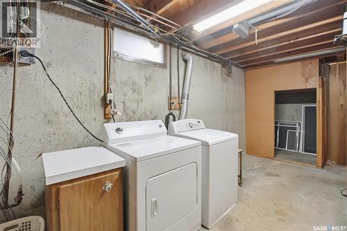 17 Malta Crescent, Saskatoon, SK - Indoor Photo Showing Laundry Room
