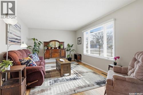 17 Malta Crescent, Saskatoon, SK - Indoor Photo Showing Living Room