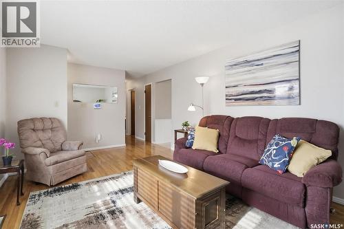17 Malta Crescent, Saskatoon, SK - Indoor Photo Showing Living Room
