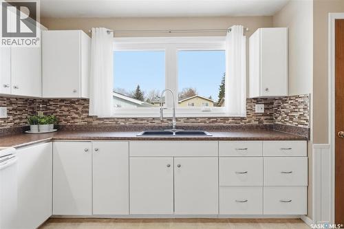 17 Malta Crescent, Saskatoon, SK - Indoor Photo Showing Kitchen With Double Sink