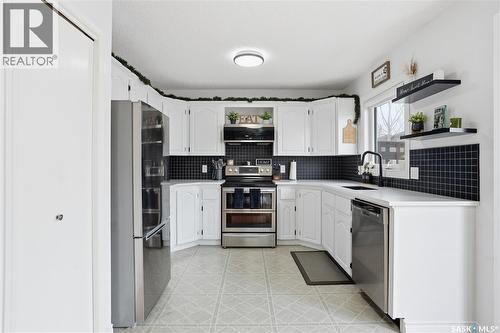 6719 Maplecrest Place, Regina, SK - Indoor Photo Showing Kitchen