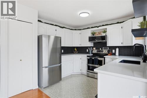 6719 Maplecrest Place, Regina, SK - Indoor Photo Showing Kitchen