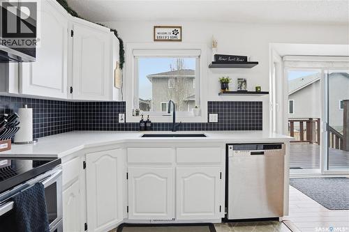 6719 Maplecrest Place, Regina, SK - Indoor Photo Showing Kitchen