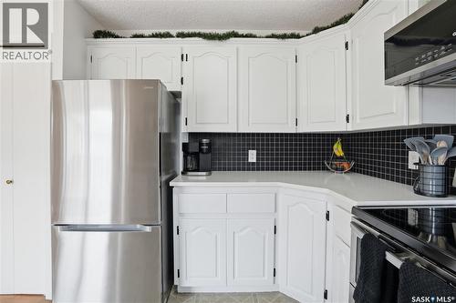 6719 Maplecrest Place, Regina, SK - Indoor Photo Showing Kitchen With Stainless Steel Kitchen