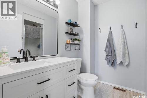 6719 Maplecrest Place, Regina, SK - Indoor Photo Showing Bathroom