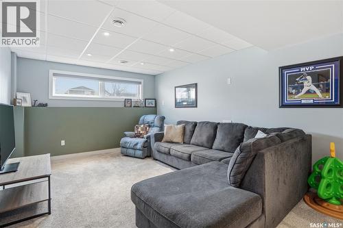 6719 Maplecrest Place, Regina, SK - Indoor Photo Showing Living Room