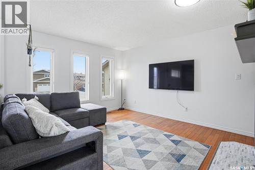 6719 Maplecrest Place, Regina, SK - Indoor Photo Showing Living Room