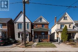 8 MORLAND ROAD Toronto, ON M6S 2M8