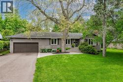 1589 CREDITON Parkway  Mississauga, ON L5G 3X2