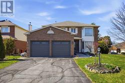 3 BALDING CRESCENT  Ottawa, ON K2K 2L4