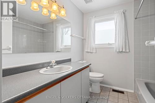 3 Balding Crescent, Ottawa, ON - Indoor Photo Showing Bathroom