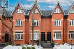 6 OLD TRILLIUM LANE Toronto, ON M5A 4T2