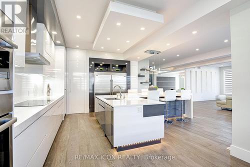 685 Meadowsweet Avenue, Waterloo, ON - Indoor Photo Showing Kitchen With Upgraded Kitchen