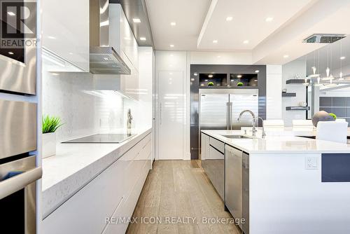 685 Meadowsweet Avenue, Waterloo, ON - Indoor Photo Showing Kitchen With Upgraded Kitchen