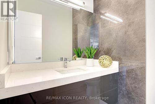 685 Meadowsweet Avenue, Waterloo, ON - Indoor Photo Showing Bathroom
