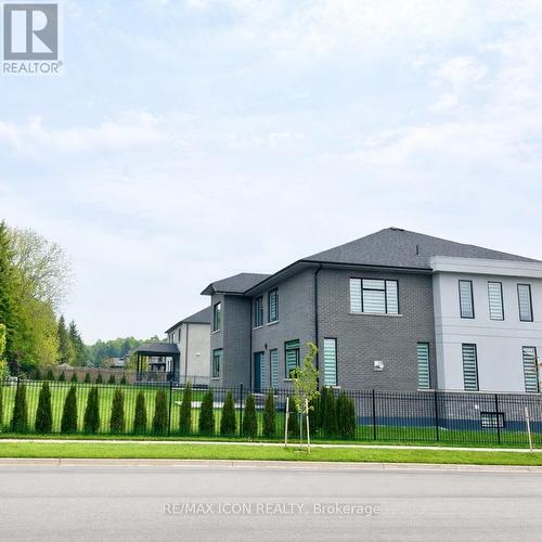 685 Meadowsweet Avenue, Waterloo, ON - 