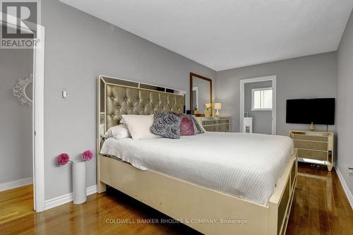 2424 Heaton Avenue, Ottawa, ON - Indoor Photo Showing Bedroom
