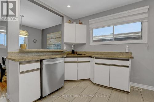 2424 Heaton Avenue, Ottawa, ON - Indoor Photo Showing Kitchen