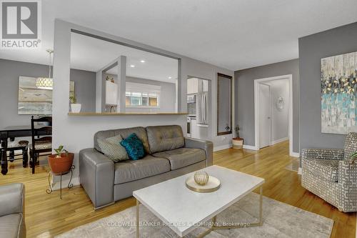 2424 Heaton Avenue, Ottawa, ON - Indoor Photo Showing Living Room