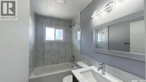 1607 9Th Avenue N, Saskatoon, SK - Indoor Photo Showing Bathroom