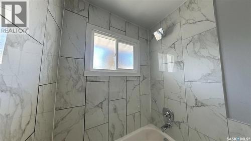 1607 9Th Avenue N, Saskatoon, SK - Indoor Photo Showing Bathroom