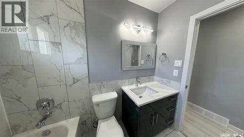 1607 9Th Avenue N, Saskatoon, SK - Indoor Photo Showing Bathroom