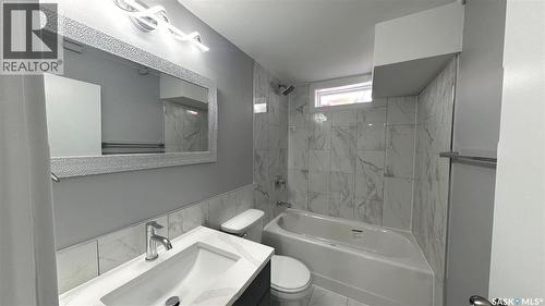 1607 9Th Avenue N, Saskatoon, SK - Indoor Photo Showing Bathroom