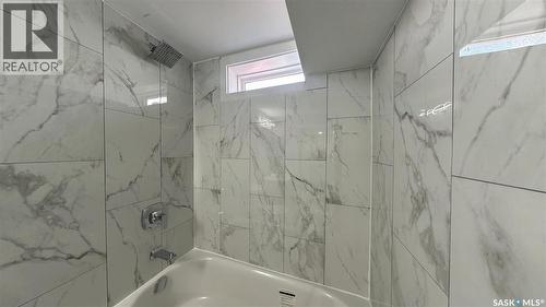 1607 9Th Avenue N, Saskatoon, SK - Indoor Photo Showing Bathroom