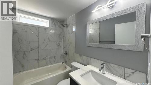 1607 9Th Avenue N, Saskatoon, SK - Indoor Photo Showing Bathroom