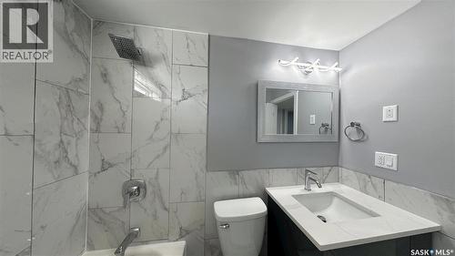 1607 9Th Avenue N, Saskatoon, SK - Indoor Photo Showing Bathroom