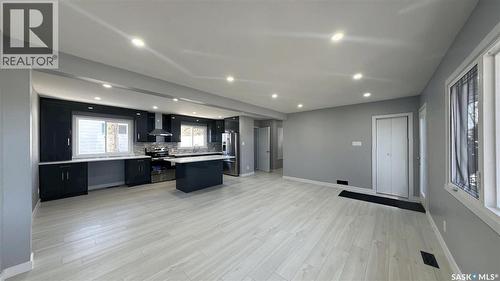 1607 9Th Avenue N, Saskatoon, SK - Indoor