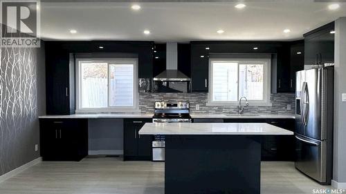 1607 9Th Avenue N, Saskatoon, SK - Indoor Photo Showing Kitchen With Upgraded Kitchen