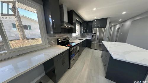 1607 9Th Avenue N, Saskatoon, SK - Indoor Photo Showing Kitchen With Upgraded Kitchen