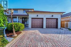 16 VOGUE COURT Hamilton, ON L8E 4T3