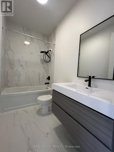 120 Everett Common, St. Catharines, ON - Indoor Photo Showing Bathroom