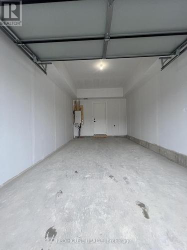 120 Everett Common, St. Catharines, ON - Indoor Photo Showing Garage
