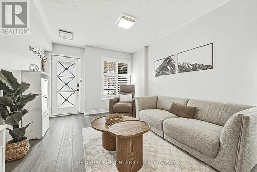 2259 Seton Crescent, Burlington, ON - Indoor Photo Showing Living Room