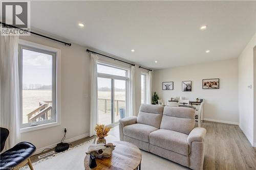 38 Canary Street, Tillsonburg, ON - Indoor Photo Showing Living Room