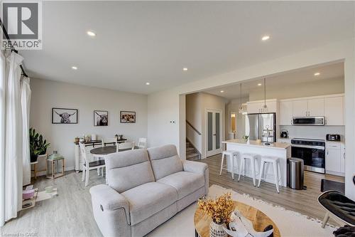 38 Canary Street, Tillsonburg, ON - Indoor Photo Showing Living Room