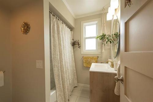 48 Rosewarne Ave, Winnipeg, MB 