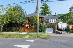 938 Ambassador Ave Saanich, BC V8X 3N1