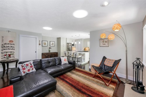 4008 Bow Rd, Saanich, BC 