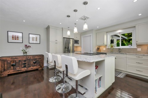 4008 Bow Rd, Saanich, BC 