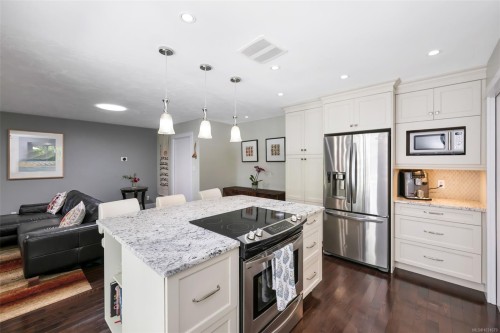 4008 Bow Rd, Saanich, BC 